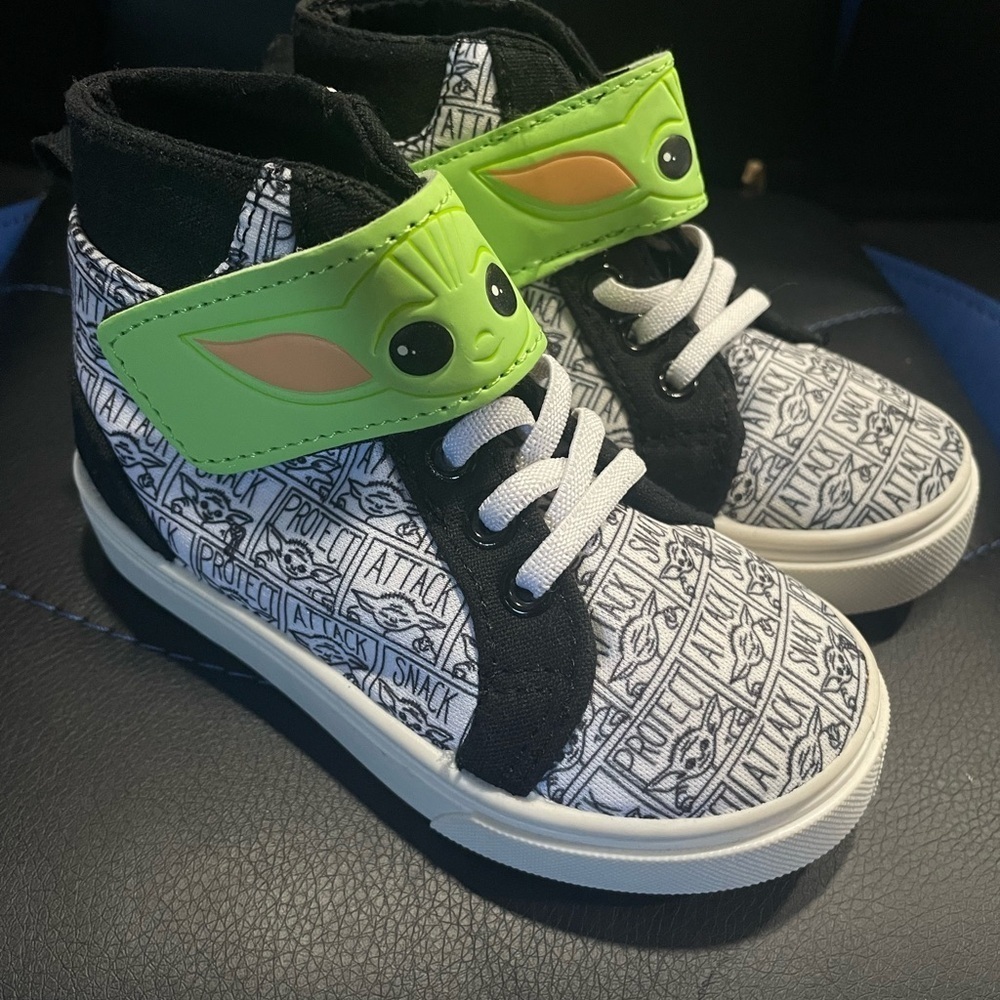 Vans Kids Sneakers with Green and Black Design